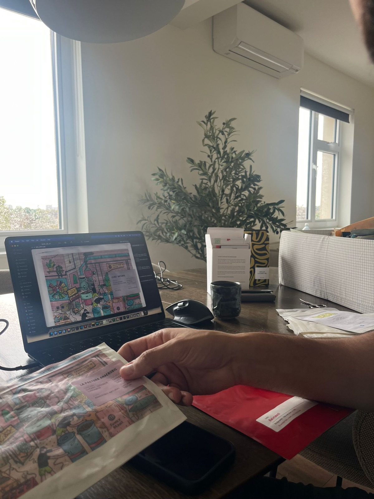 Checking a scanned bag against the screen